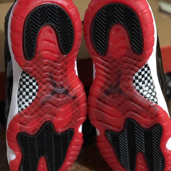 Jordan 11 Bred - Picture 3 of 4